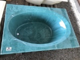 CULTURED MARBLE GARDEN-STYLE TUB