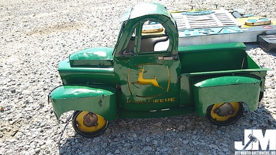 METAL TRUCK JOHN DEERE