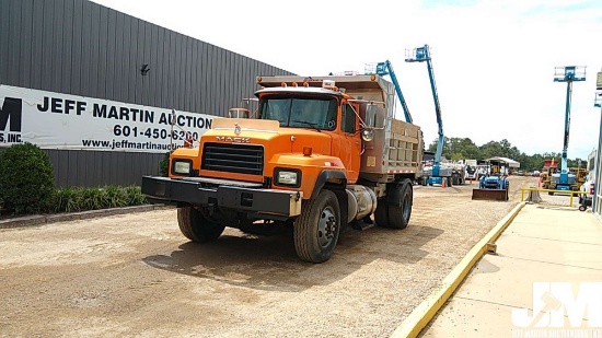 2003 MACK RD688P SINGLE AXLE DUMP TRUCK VIN: 1M2P266C43M066380