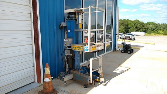 UP-RIGHT UL-24 62851-000 SN: 8990 SINGLE MAN LIFT