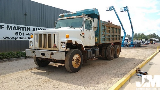 2000 INTERNATIONAL F-2574 TANDEM AXLE DUMP TRUCK VIN: 1HTGGAHR6YH328025