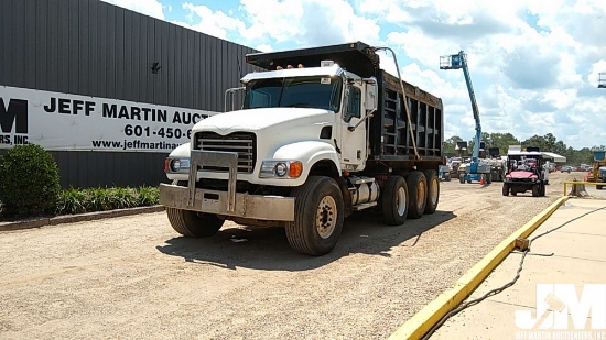 2006 MACK CV713 TRI-AXLE DUMP TRUCK VIN: 1M2AG11C86M032917