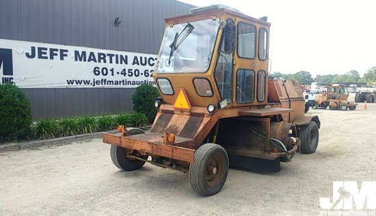 1992 BROCE RJ300 SN: 87019 BROOM TRACTOR