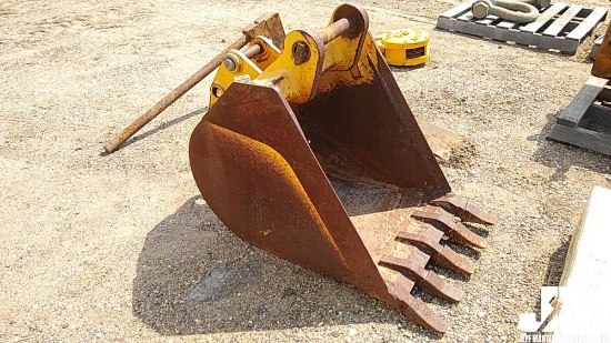 24" BUCKET W/ TEETH