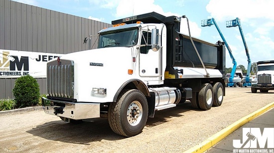 2019 KENWORTH T800 TANDEM AXLE DUMP TRUCK VIN: 3BKDL40X5KF369315