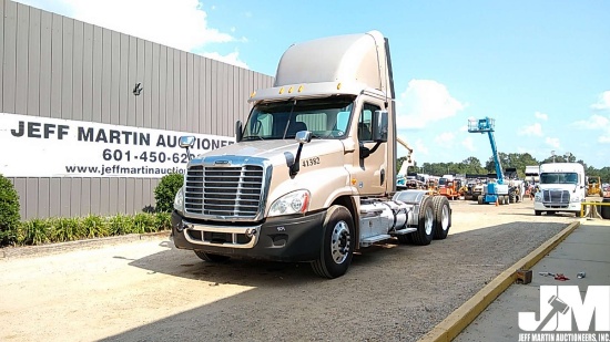 2013 FREIGHTLINER CASCADIA VIN: 1FVJGEDV0DSFB6424 TANDEM AXLE DAY CAB TRUCK TRACTOR