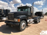 2001 MACK CH613 VIN: 1M1AA18Y71W137940 TANDEM AXLE DAY CAB TRUCK TRACTOR