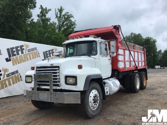 1998 MACK RD600 TANDEM AXLE DUMP TRUCK VIN: 1M2P267C3WM035463