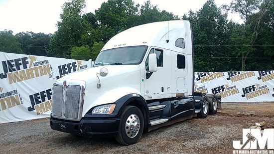 2011 KENWORTH T700 VIN: 1XKFD49XXBJ285376 TANDEM AXLE TRUCK TRACTOR