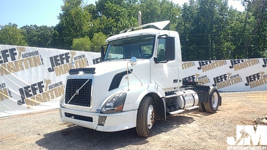 2009 VOLVO TRUCK  VNL VIN: 4V4N19TG19N267717 SINGLE AXLE DAY CAB TRUCK TRACTOR