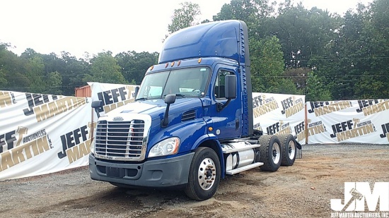 2015 FREIGHTLINER CASCADIA VIN: 1FUJGBDV7FLFM6444 TANDEM AXLE DAY CAB TRUCK TRACTOR