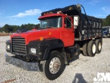 2000 MACK RD688S TANDEM AXLE DUMP TRUCK VIN: 1M2P267C2YM052175