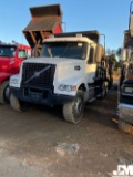 2002 VOLVO TRUCK VHD TANDEM AXLE DUMP TRUCK VIN: 4V4KC9UHX2N318447