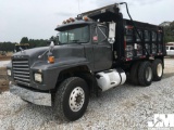 1996 MACK RD688S TANDEM AXLE DUMP TRUCK VIN: 1M2P267YXTM026041