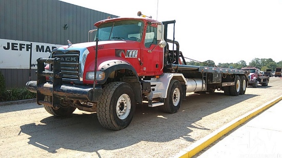 2009 MACK GU713 VIN: 1M2AX07CX9M005031 TANDEM AXLE TWIN STEER POLE TRUCK