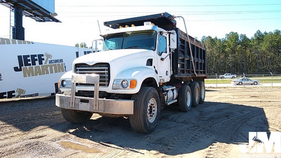 2006 MACK CV713 TRI-AXLE DUMP TRUCK VIN: 1M2AG11C86M032917