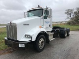 2011 KENWORTH T800 VIN: 1XKDDB9X3BJ281391 TANDEM AXLE DAY CAB TRUCK TRACTOR