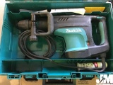 MAKITA ELECTRIC DEMOLITION HAMMER, WITH CARRY CASE. (RECONDITIONED)