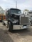 2005 KENWORTH T800 VIN: 1XKDDB9X25J981584 TANDEM AXLE DAY CAB TRUCK TRACTOR