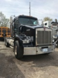 2005 KENWORTH T800 VIN: 1XKDDB9X25J981584 TANDEM AXLE DAY CAB TRUCK TRACTOR