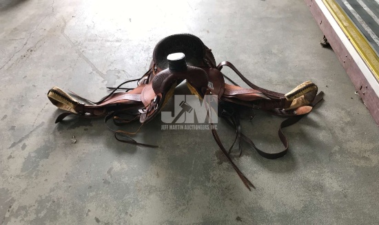 LEATHER RIDING SADDLE FOR HORSE