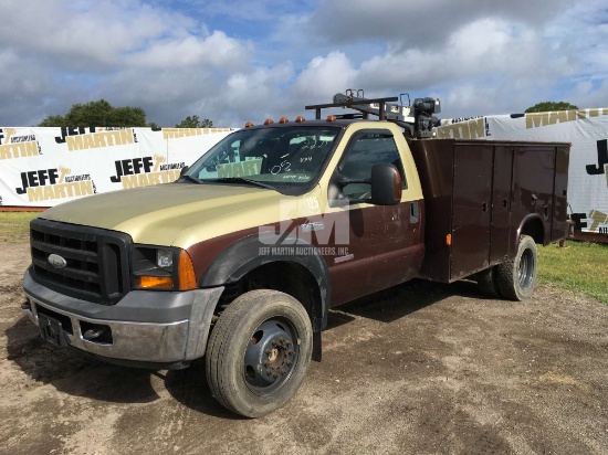 2005 FORD F-550XL SD S/A MECHANICS TRUCK VIN: 1FDAF57P25EC56648