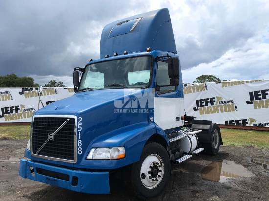 2007 VOLVO VNM42T200 VIN: 4V4M19GF97N433704 SINGLE AXLE DAY CAB TRUCK TRACTOR