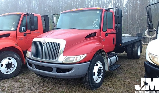 2002 INTERNATIONAL 4300 SBA VIN: 1HTMMAAM62H526444 SINGLE AXLE FLATBED TRUCK