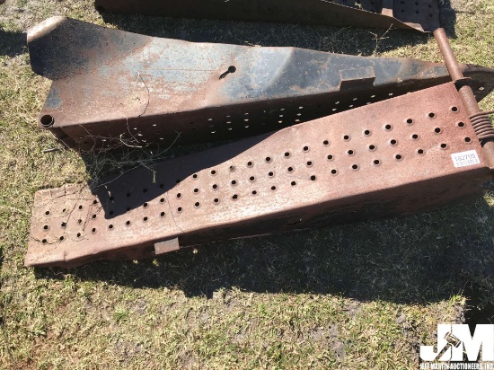 SET OF TRAILER RAMPS