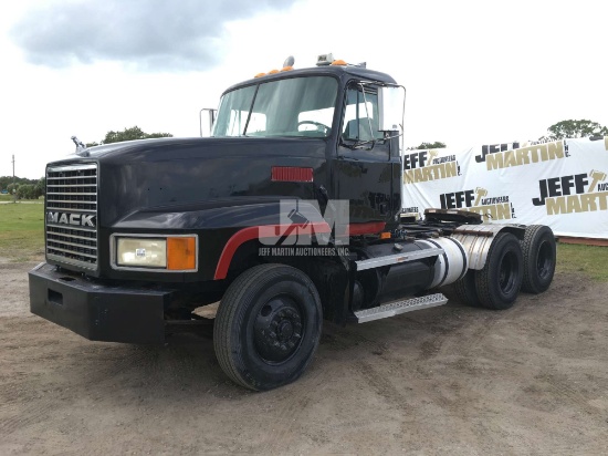 2000 MACK CL713 VIN: 1M2AD62Y6YW009949 TANDEM AXLE DAY CAB TRUCK TRACTOR