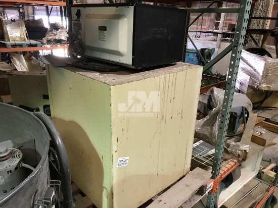 PALLET W/ MISC. SHOP FAN, MICROWAVE & CABINET