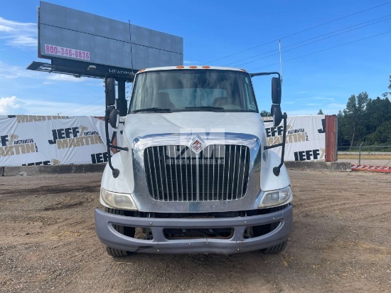 2013 INTERNATIONAL 8600 TANDEM AXLE VIN: 1HSHXSJRXDH273923 CAB & CHASSIS