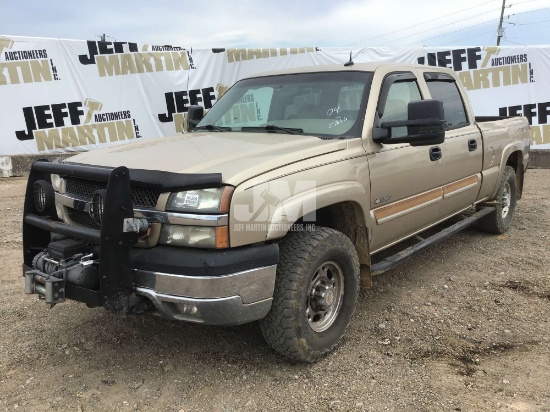2004 CHEVROLET SILVERADO CREW CAB 4X4 3/4 TON PICKUP VIN: 1GCGK23U84F112096