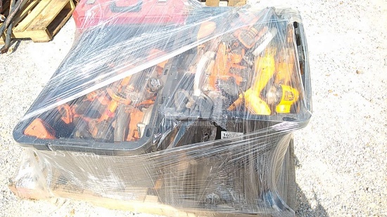 QTY OF MISCELLANEOUS ELECTRIC & BATTERY-POWERED HAND TOOLS