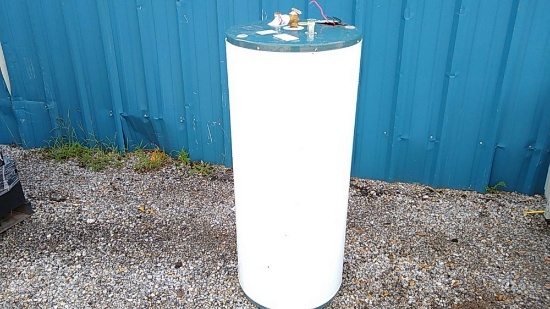 RHEEM MODEL 82V40-2 40 GAL ELECTRIC HOT WATER HEATER