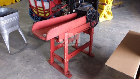 ANTIQUE SUGAR CAIN CRUSHER