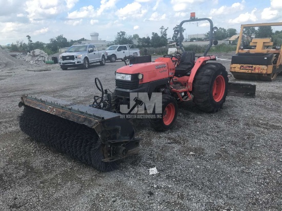 2011 KUBOTA L4400 HST SN: 85721 BROOM TRACTOR