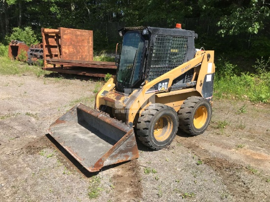 2000 CATERPILLAR 226 SKID STEER SN: 5FZ2062 CAB