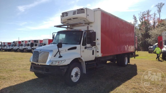 2002 INTERNATIONAL 4400 VIN: 1HTMKAAN82H552218 SINGLE AXLE VAN TRUCK