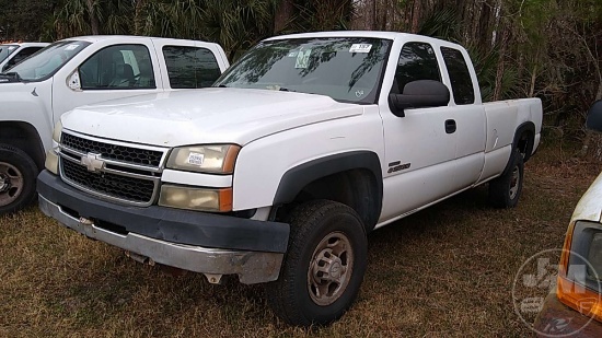 2006 CHEVROLET SILVERADO 2500 HD VIN: 1GCHC29DX6E161513 EXTENDED CAB 3/4 TON PICKUP
