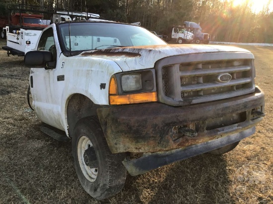 2001 FORD F-250 VIN: 1FDNF21L41EB79653 SINGLE AXLE FLATBED TRUCK