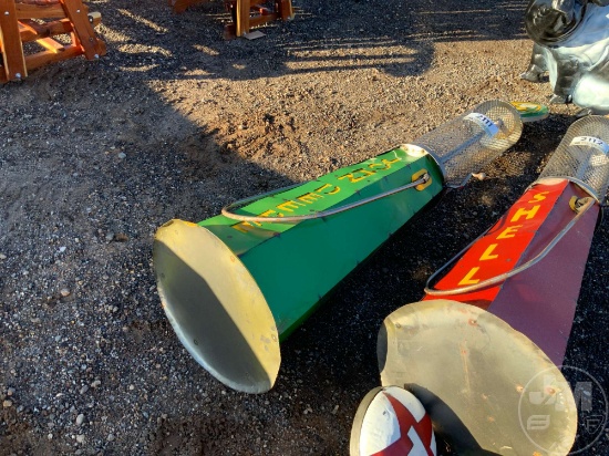 METAL 'JOHN DEERE' GAS PUMP YARD ART