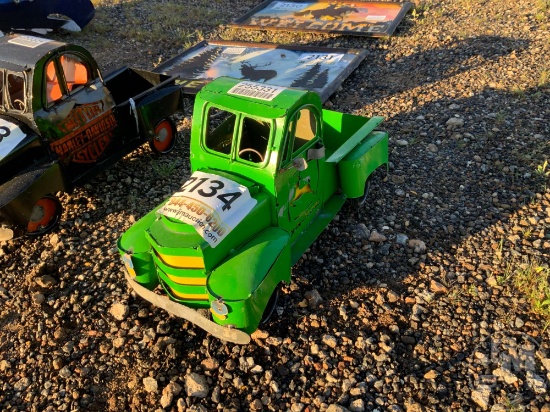 METAL 'JOHN DEERE' TRUCK