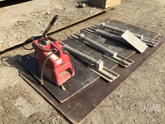SPEED SHORE, SHORING TRENCH BOX MANUAL HYDRAULIC PUMP W/PLATES
