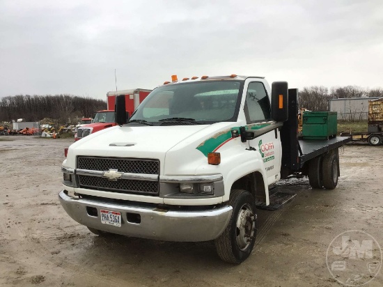 2006 GMC C5500 VIN: 1GBE5C1G86F401195 REGULAR CAB FLATBED TRUCK