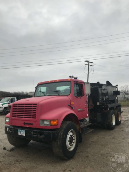 1999 INTERNATIONAL F-4900 VIN: 1HTSHADT2XH610850 T/A ASPHALT PATCH TRUCK