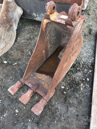 CAT 17”...... BUCKET W/TEETH