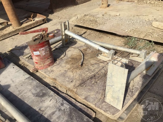 SPEED SHORE, SHORING TRENCH BOX MANUAL HYDRAULIC PUMP W/PLATES