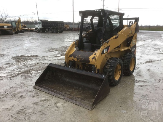 2010 CATERPILLAR 242 B3 SKID STEER SN: SRS00405 CANOPY