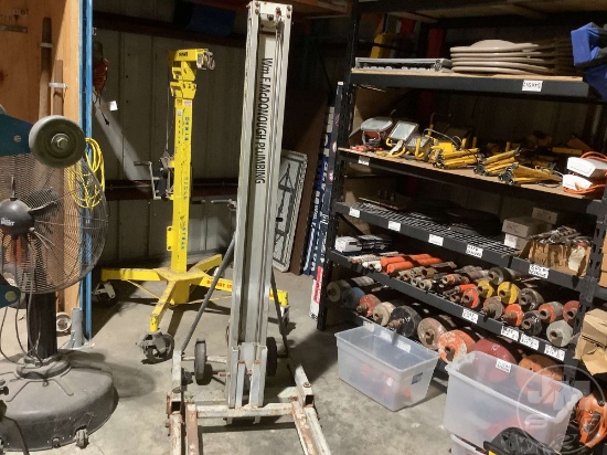 GENIE SL18 SN: 068728855 650 LB 18FT MATERIAL LIFT